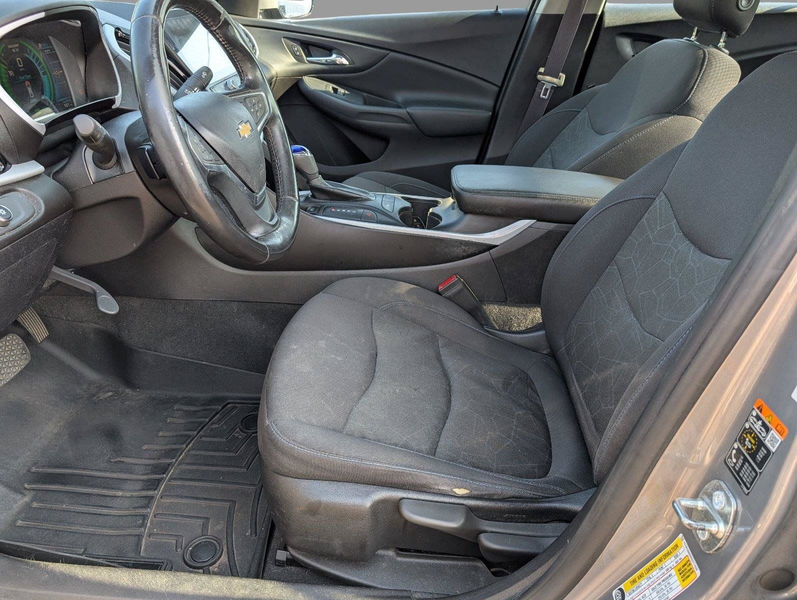 Used 2017 Chevrolet Volt LT FWD image 3