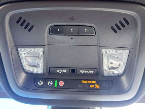 Used 2023 Chevrolet Traverse LT image 38