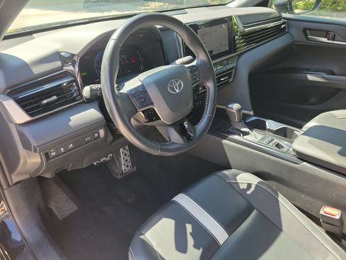 Used 2025 Toyota Camry SE FWD image 16