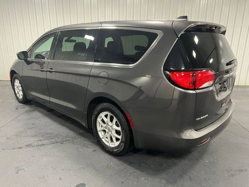 Used 2022 Chrysler Voyager LX image 16