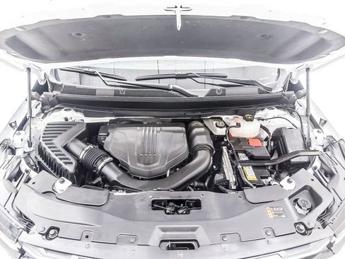 Used 2025 Chevrolet Traverse LT image 39