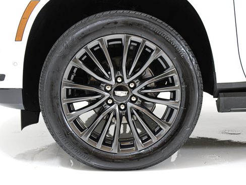 Used 2025 Cadillac Escalade ESV Sport Platinum RWD image 13
