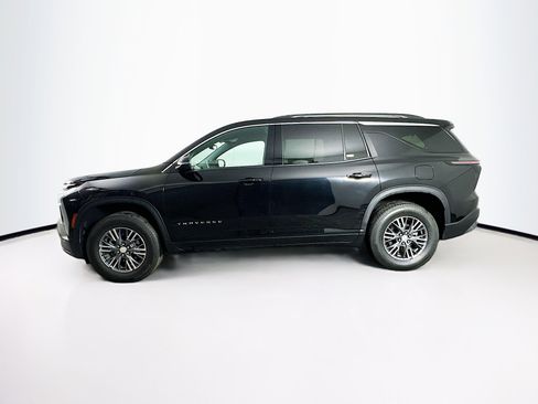 Used 2025 Chevrolet Traverse LT image 4