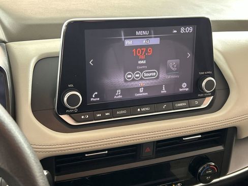 Used 2023 Nissan Rogue SV image 16