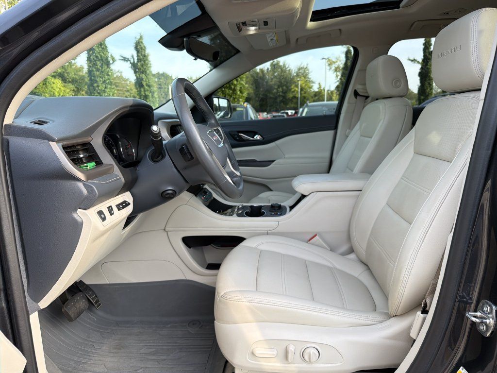 Used 2021 GMC Acadia Denali w/ Denali Technology Package FWD image 11