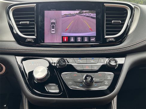 New 2026 Chrysler Pacifica Pinnacle image 5