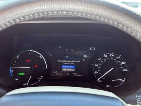 Used 2025 Toyota Sienna XLE AWD/4WD image 14