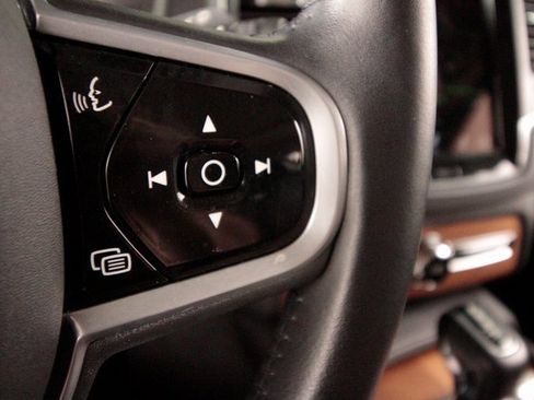 Certified 2022 Volvo XC90 T6 Momentum w/ Protection Package image 53