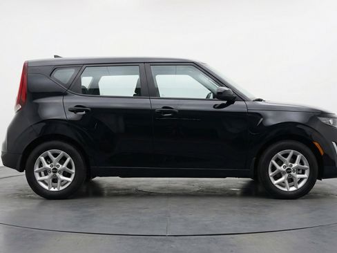 Used 2025 Kia Soul LX w/ LX Technology Package FWD image 11