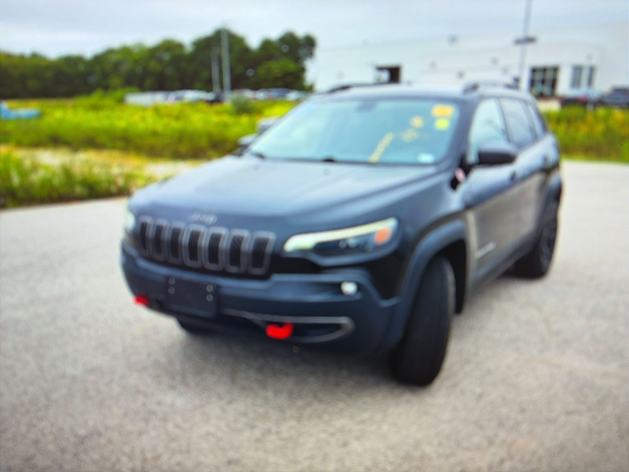 Used 2019 Jeep Cherokee Trailhawk w/ Cold Weather Group AWD/4WD image 10