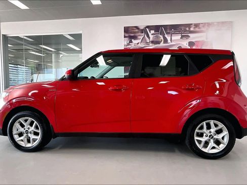 Used 2023 Kia Soul LX w/ LX Technology Package FWD image 3