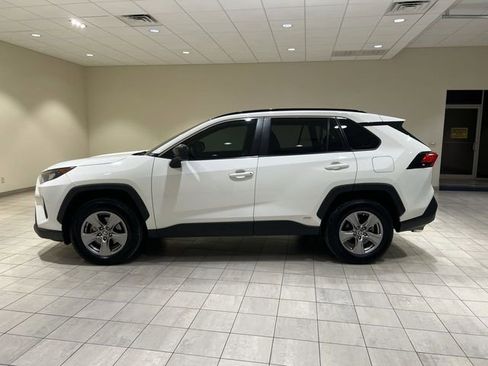 Used 2022 Toyota RAV4 LE image 2