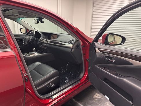 Used 2017 Lexus LS 460 AWD w/ Comfort Package image 7