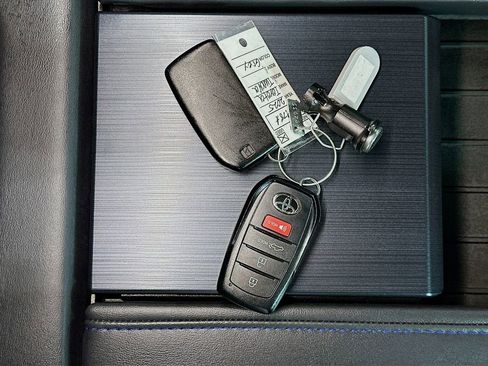 Used 2025 Toyota Tundra Platinum w/ TRD Off-Road Package image 34