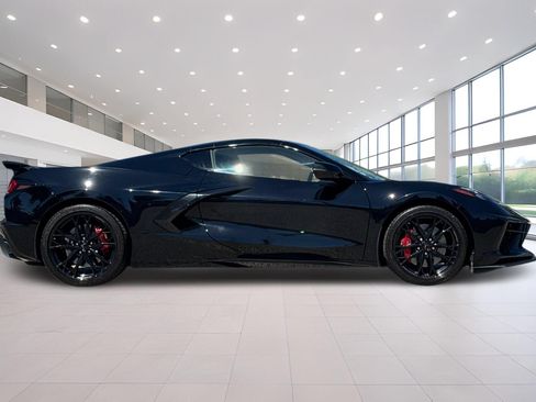 Used 2025 Chevrolet Corvette Stingray Premium Cpe w/ Z51 Performance Package RWD image 3