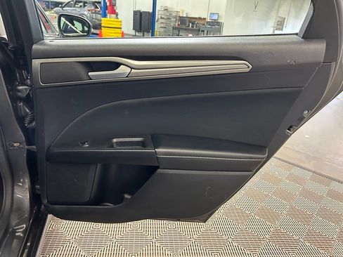 Used 2018 Ford Fusion SE FWD image 13