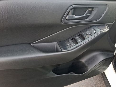 Used 2024 Nissan Rogue S image 12