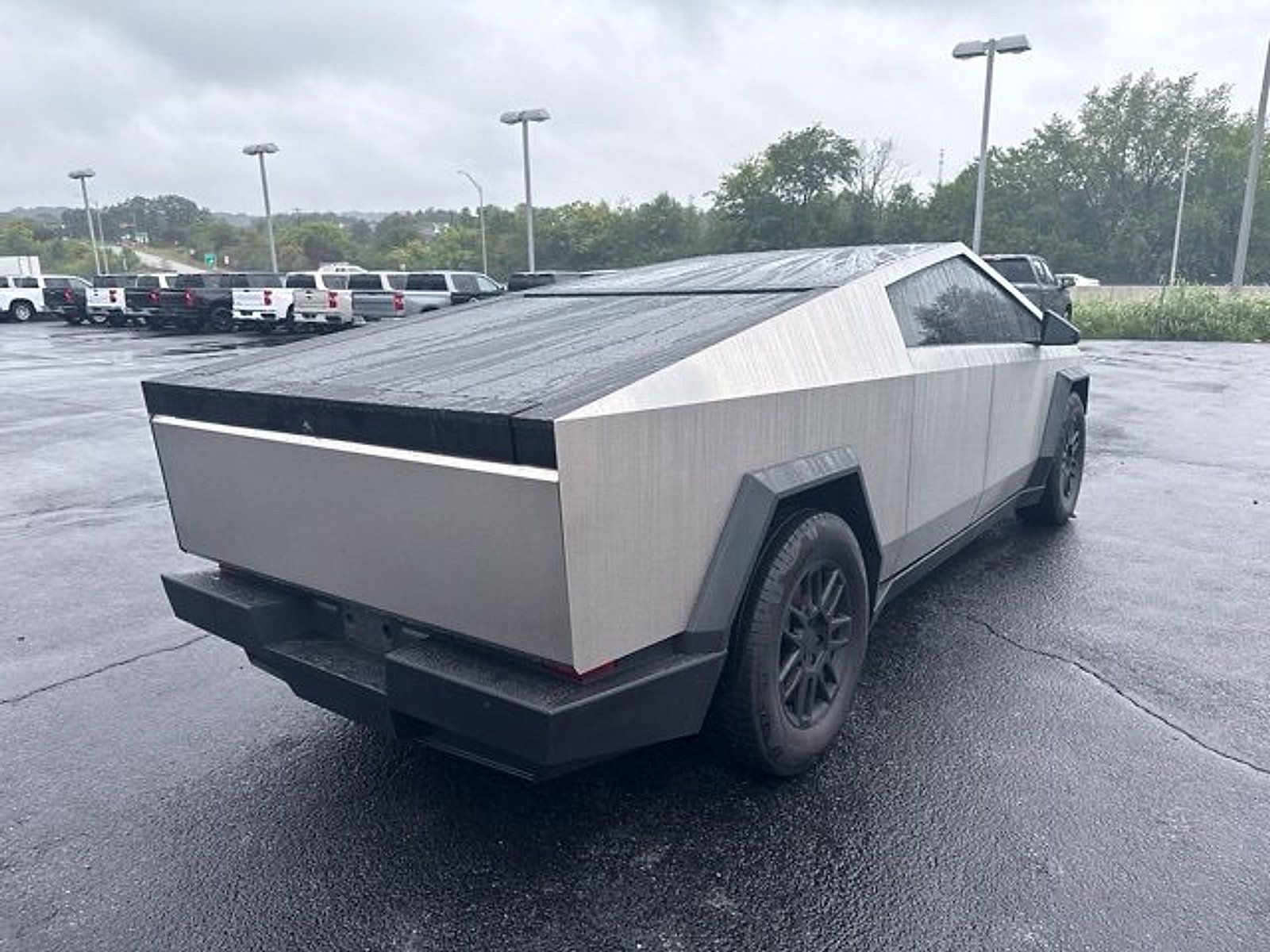 Used 2025 Tesla Cybertruck AWD Crew Cab image 5