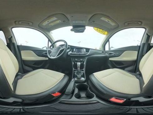 Used 2022 Buick Encore Preferred AWD/4WD image 22