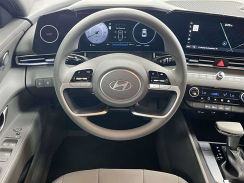 Used 2024 Hyundai Elantra SEL FWD image 19