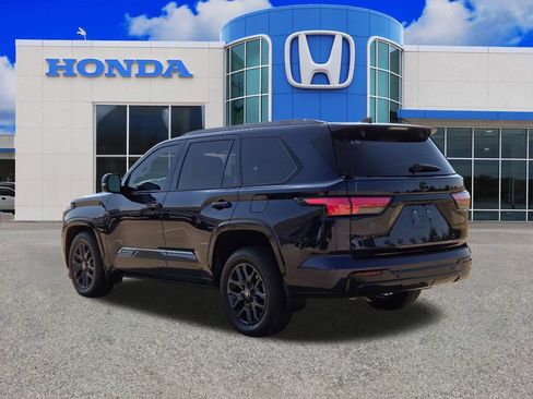 Used 2025 Toyota Sequoia Platinum AWD/4WD image 5