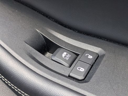 Used 2023 Jeep Grand Cherokee L Limited AWD/4WD image 37