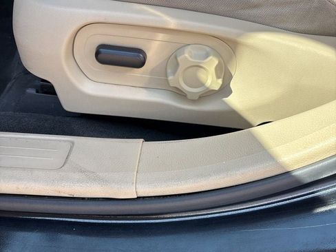 Used 2016 Ford Taurus SE image 23