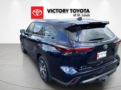 Used 2024 Toyota Highlander XLE AWD/4WD image 5