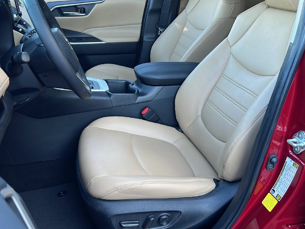 Certified 2022 Toyota RAV4 XLE Premium FWD image 11