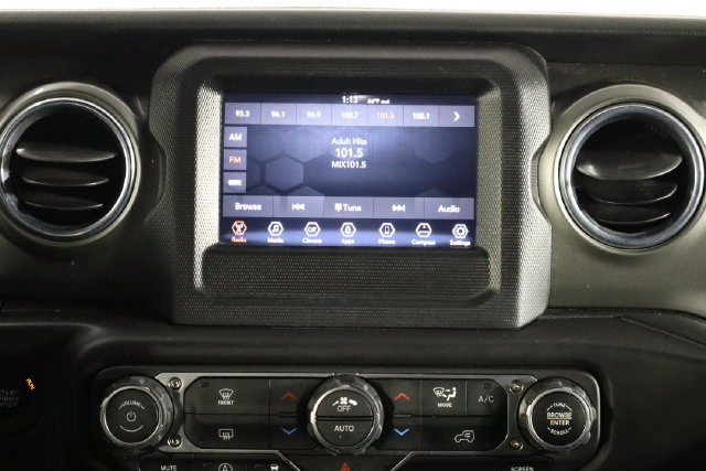 Used 2018 Jeep Wrangler Unlimited Sahara AWD/4WD image 23