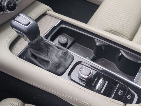 Used 2020 Volvo XC90 T6 Inscription w/ Protection Package Premier image 25