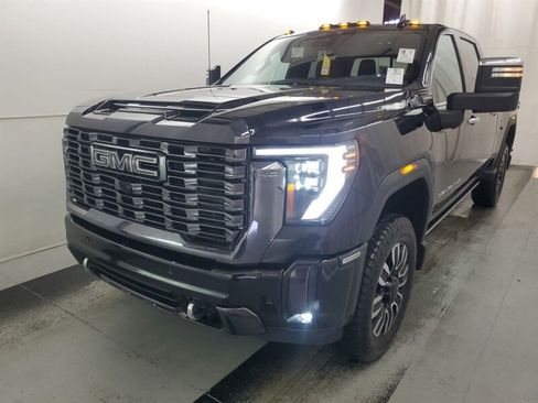 Used 2024 GMC Sierra 3500 Denali Ultimate AWD/4WD image 1