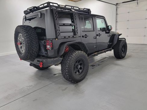 Used 2018 Jeep Wrangler Unlimited Rubicon w/ Connectivity Group image 8