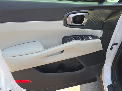 Certified 2023 Kia Sorento S w/ Panoramic Sunroof Package image 17