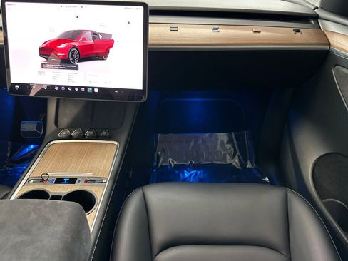 Used 2023 Tesla Model Y Performance AWD/4WD image 28