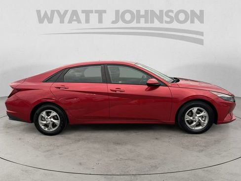 Used 2021 Hyundai Elantra SE image 6