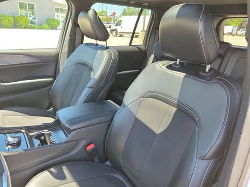 Used 2024 Jeep Grand Cherokee Altitude AWD/4WD image 5
