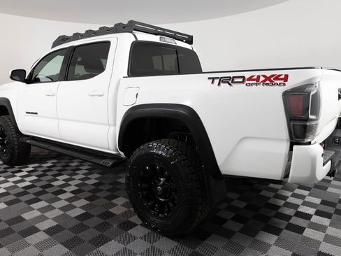 Used 2021 Toyota Tacoma TRD Off-Road w/ Technology Package AWD/4WD image 4