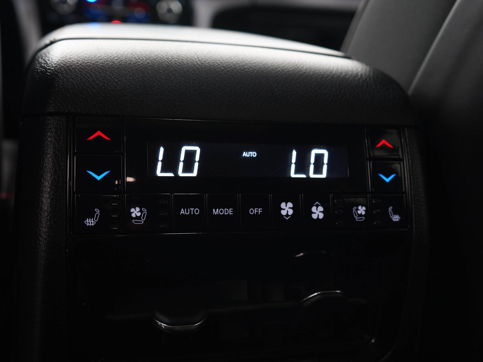 Used 2022 Jeep Grand Cherokee Summit AWD/4WD image 16