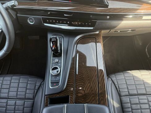 Certified 2024 Cadillac Escalade Premium Luxury Platinum AWD/4WD image 25