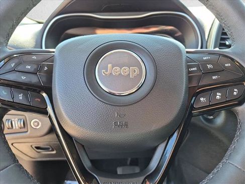 Used 2023 Jeep Cherokee Altitude Lux AWD/4WD image 30