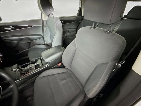 Used 2019 Kia Sorento LX image 24