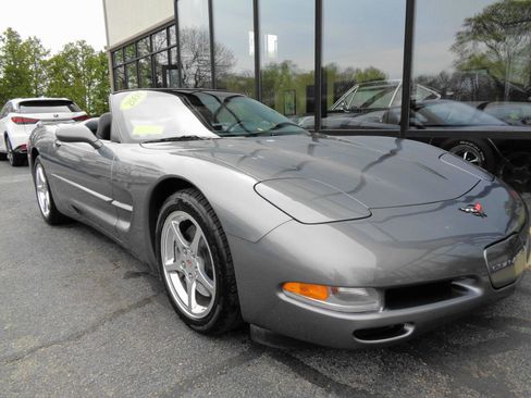 Used 2004 Chevrolet Corvette Convertible w/ Preferred Equipment Group RWD image 10