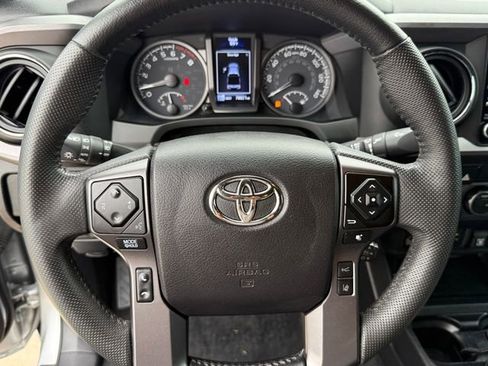 Used 2022 Toyota Tacoma TRD Sport w/ Technology Package RWD image 11