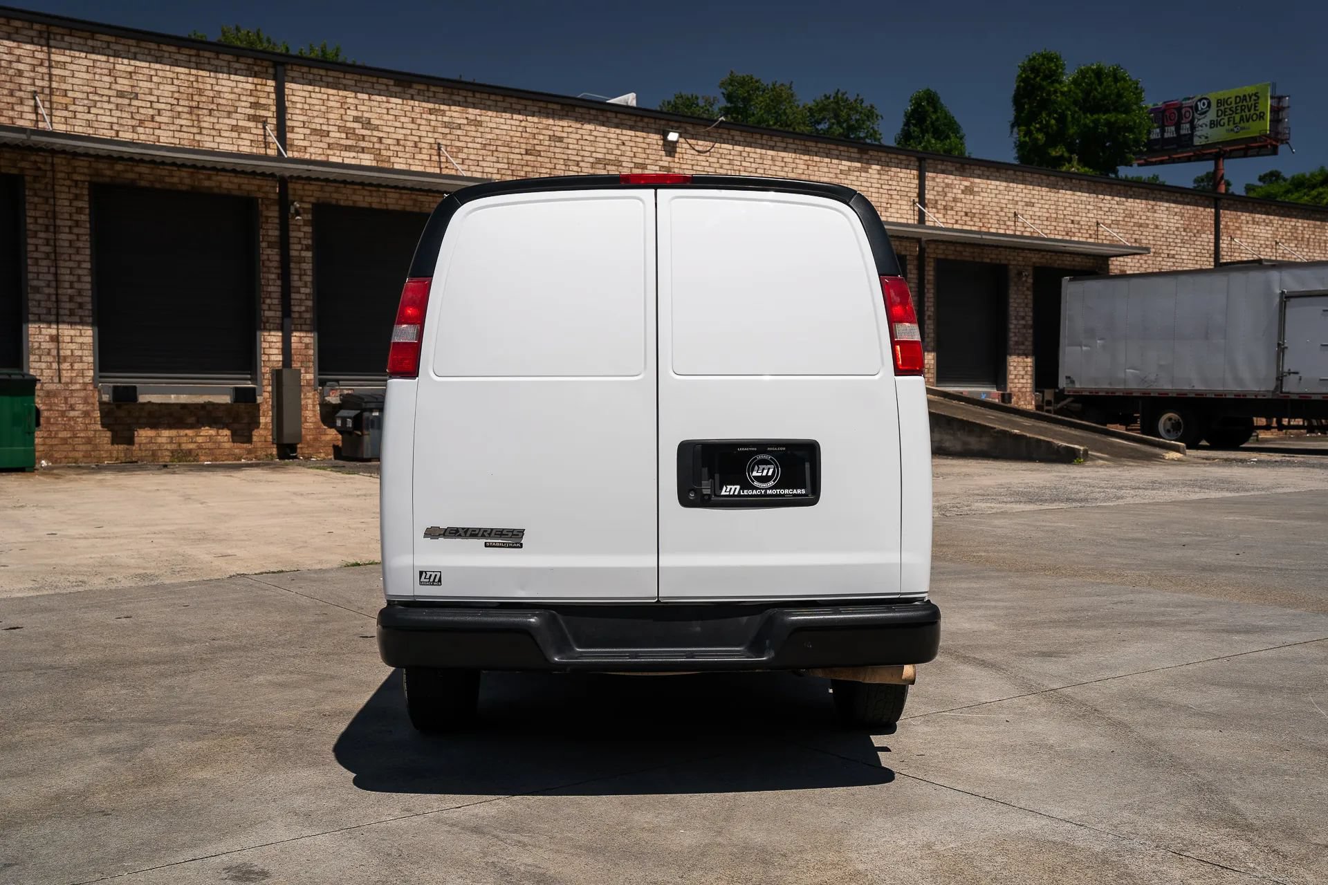 Used 2016 Chevrolet Express 2500 Extended RWD image 7