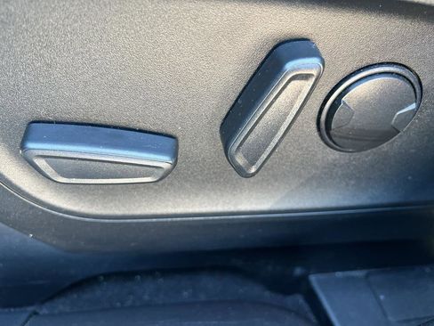 Used 2023 Ford Escape SE w/ PHEV Premium Package image 17