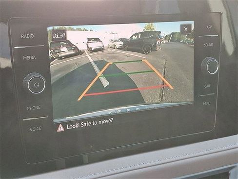 New 2025 Volkswagen Taos SE image 15
