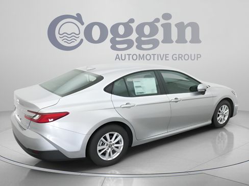 Used 2026 Toyota Camry LE w/ Convenience Package FWD image 18