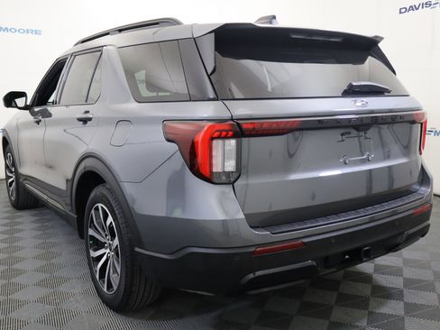 Used 2025 Ford Explorer ST-Line image 9
