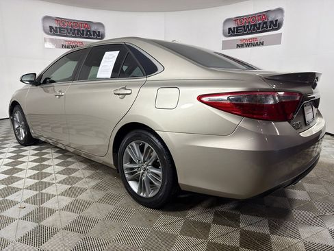 Used 2015 Toyota Camry SE image 5